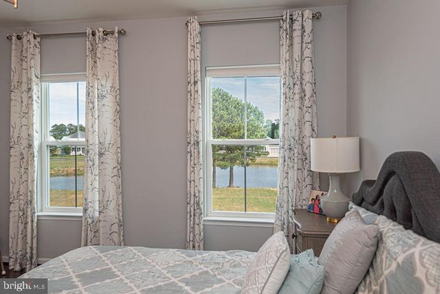 10121 FAST COLORS LN, Berlin, MD 21811