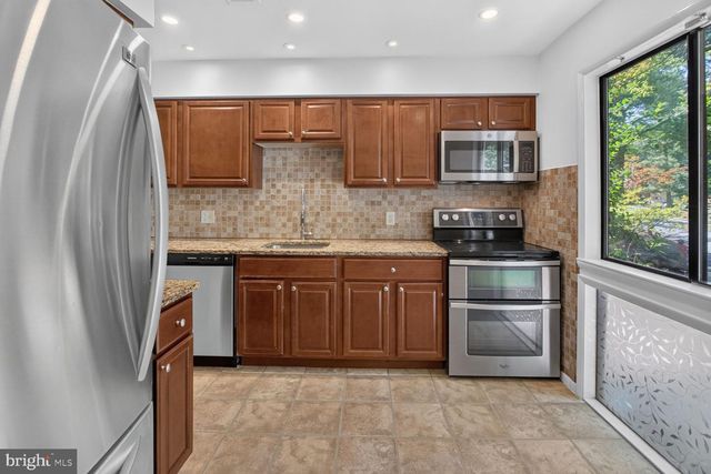 2206 LOFTY HEIGHTS PL, Reston, VA 20191