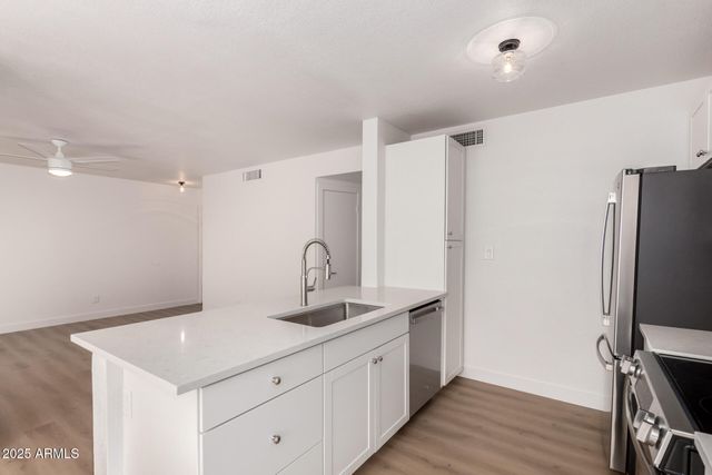 2910 W MARCONI Avenue 117, Phoenix, AZ 85053