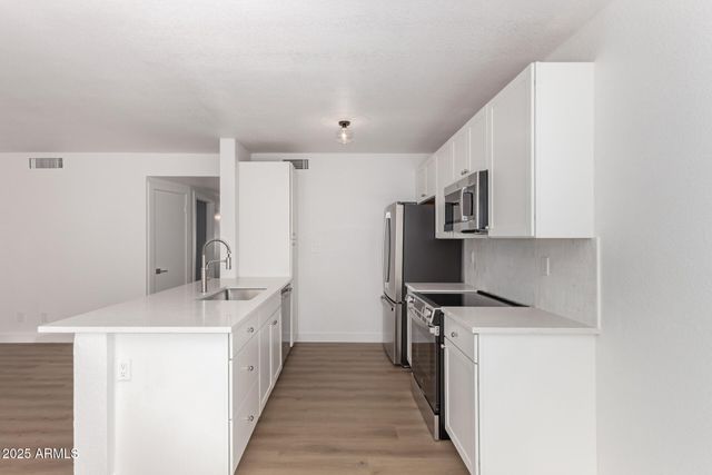 2910 W MARCONI Avenue 117, Phoenix, AZ 85053