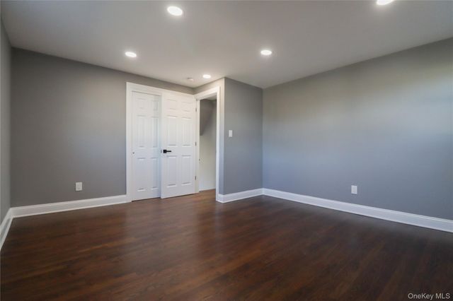 14a Earl Place, Amity Harbor, NY 11701