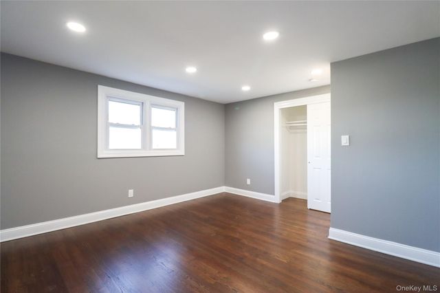 14a Earl Place, Amity Harbor, NY 11701