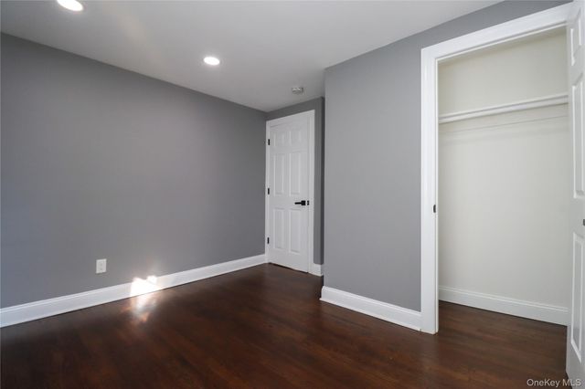 14a Earl Place, Amity Harbor, NY 11701