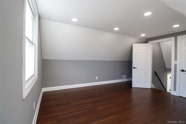 14a Earl Place, Amity Harbor, NY 11701