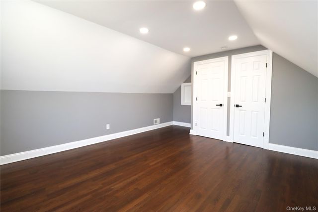 14a Earl Place, Amity Harbor, NY 11701