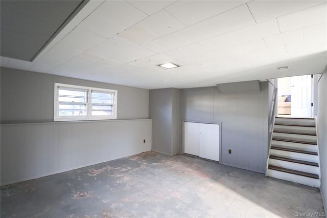 14a Earl Place, Amity Harbor, NY 11701