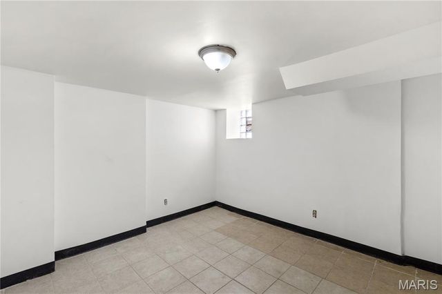 5941 Park Lane, St Louis, MO 63147