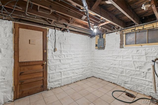 5941 Park Lane, St Louis, MO 63147