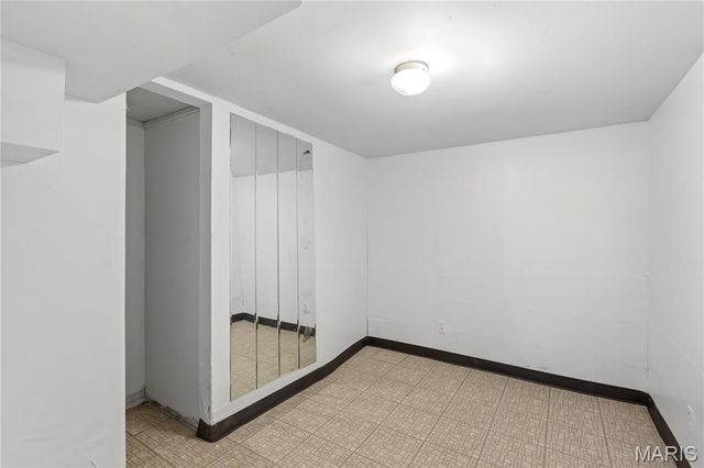 5941 Park Lane, St Louis, MO 63147