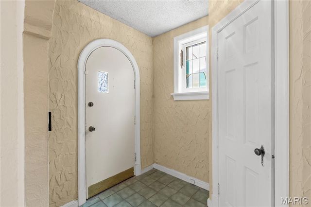 5941 Park Lane, St Louis, MO 63147