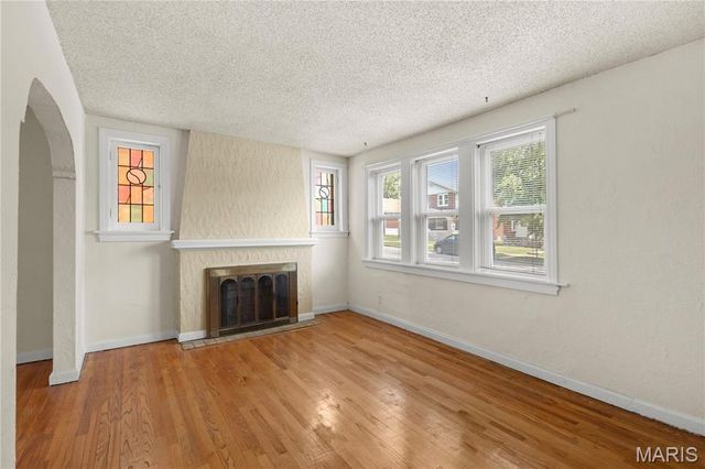 5941 Park Lane, St Louis, MO 63147