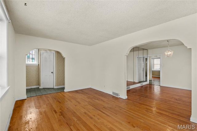 5941 Park Lane, St Louis, MO 63147