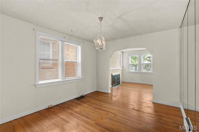 5941 Park Lane, St Louis, MO 63147