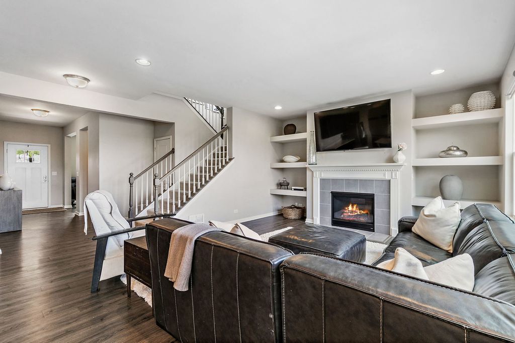 Image 14 of property listing at 380 Hamilton Road, St. Charles, IL 60175