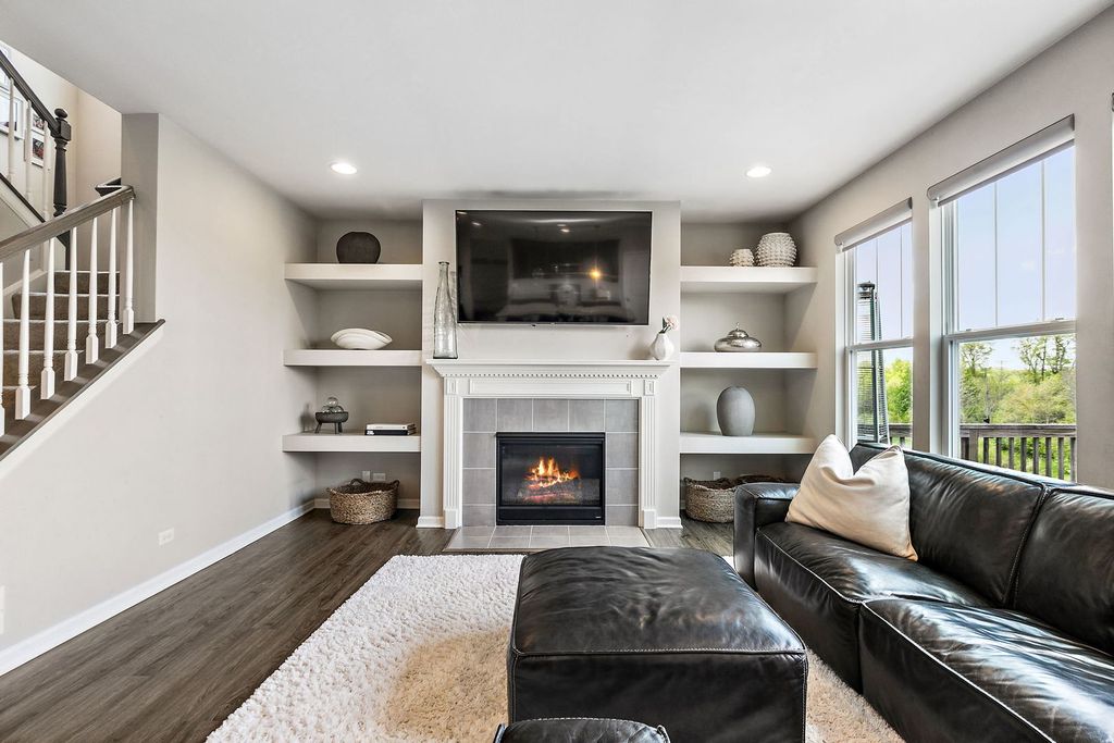 Image 15 of property listing at 380 Hamilton Road, St. Charles, IL 60175