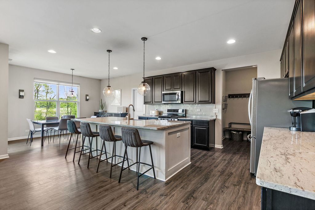 Image 16 of property listing at 380 Hamilton Road, St. Charles, IL 60175