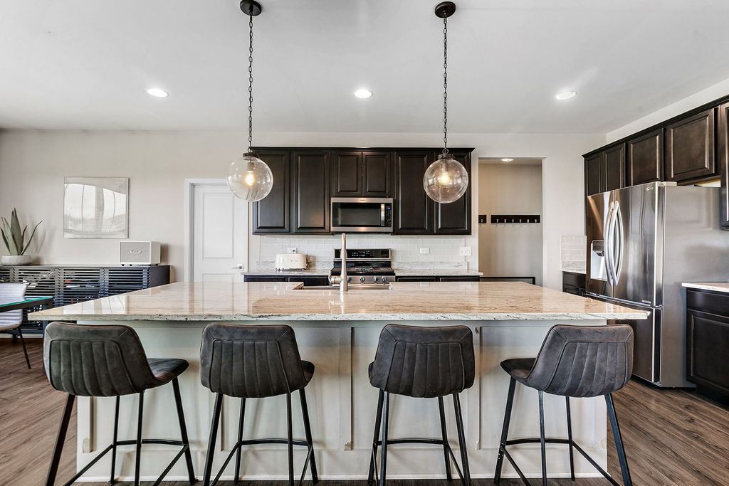 Image 17 of property listing at 380 Hamilton Road, St. Charles, IL 60175