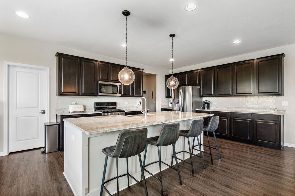 Image 18 of property listing at 380 Hamilton Road, St. Charles, IL 60175