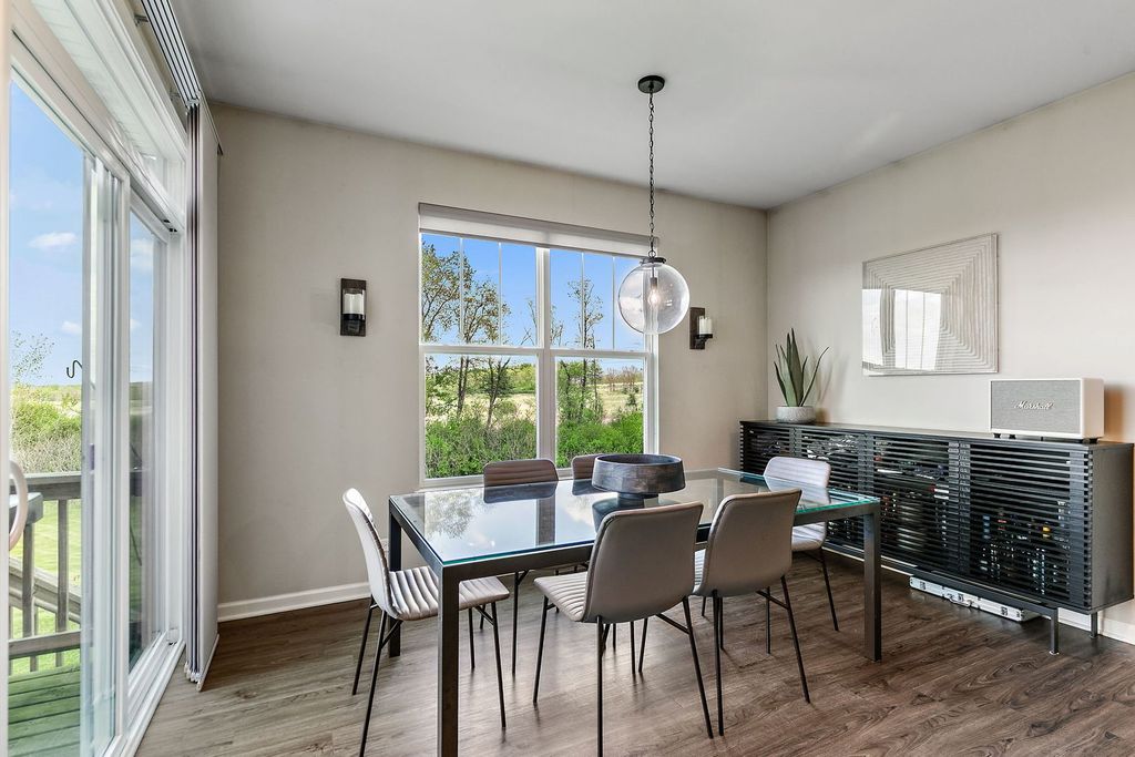 Image 19 of property listing at 380 Hamilton Road, St. Charles, IL 60175