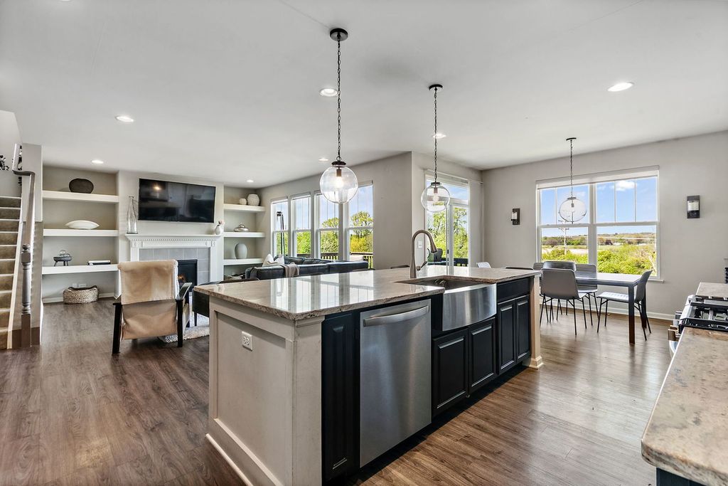 Image 22 of property listing at 380 Hamilton Road, St. Charles, IL 60175