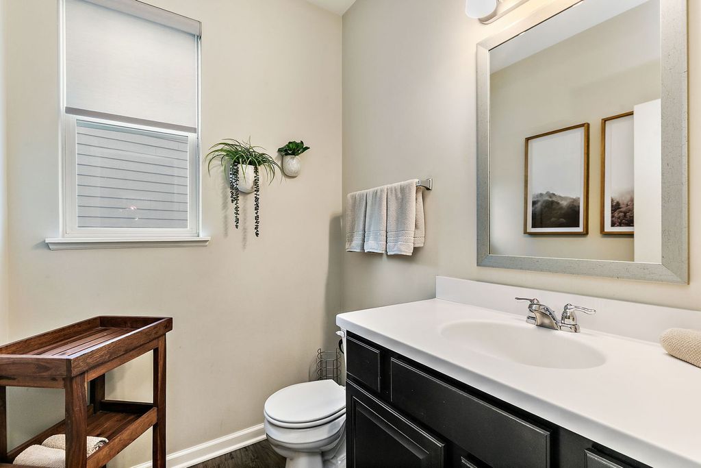 Image 23 of property listing at 380 Hamilton Road, St. Charles, IL 60175