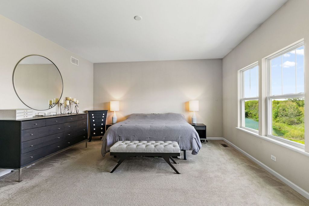 Image 25 of property listing at 380 Hamilton Road, St. Charles, IL 60175
