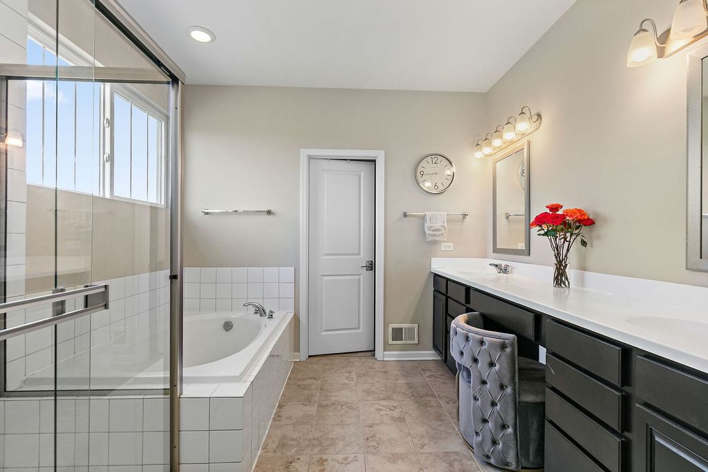 Image 26 of property listing at 380 Hamilton Road, St. Charles, IL 60175