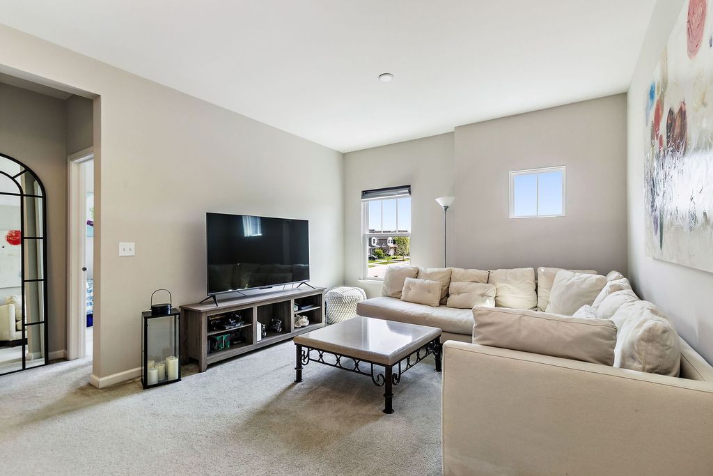 Image 27 of property listing at 380 Hamilton Road, St. Charles, IL 60175