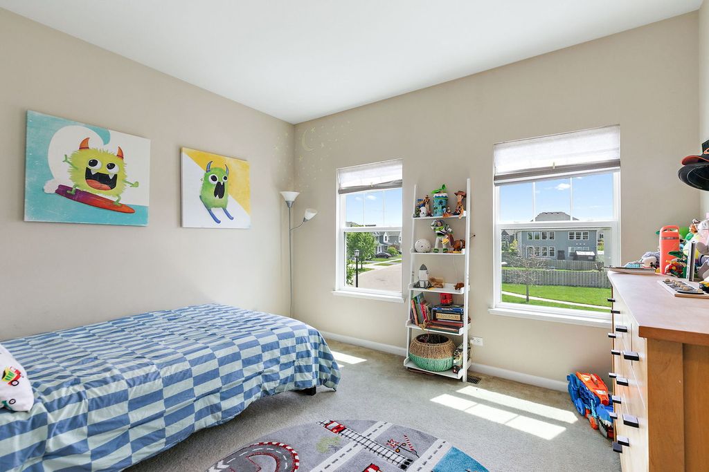 Image 30 of property listing at 380 Hamilton Road, St. Charles, IL 60175