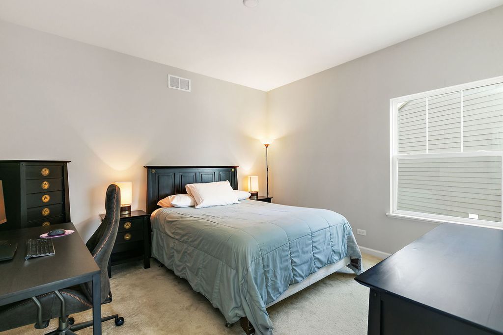 Image 31 of property listing at 380 Hamilton Road, St. Charles, IL 60175
