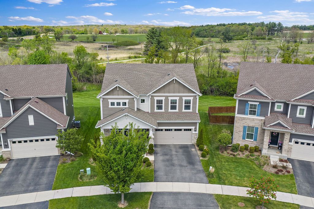 Image 37 of property listing at 380 Hamilton Road, St. Charles, IL 60175