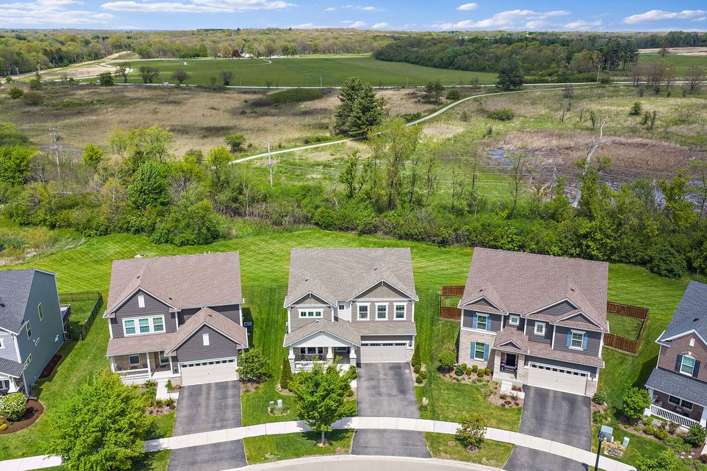 Image 38 of property listing at 380 Hamilton Road, St. Charles, IL 60175