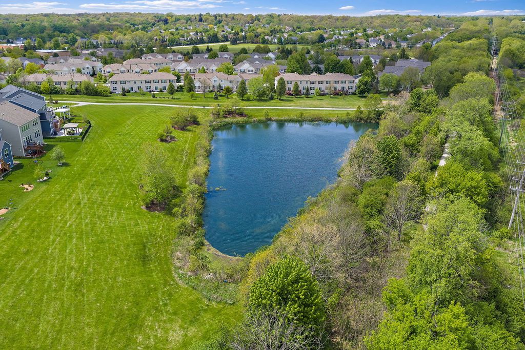 Image 41 of property listing at 380 Hamilton Road, St. Charles, IL 60175