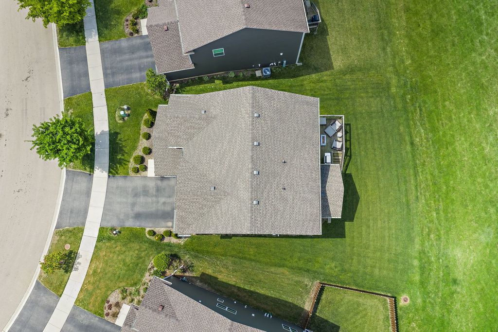 Image 44 of property listing at 380 Hamilton Road, St. Charles, IL 60175
