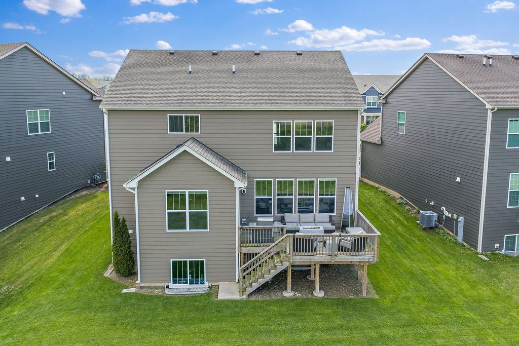 Image 45 of property listing at 380 Hamilton Road, St. Charles, IL 60175