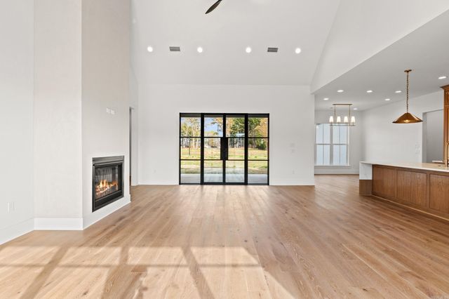 1600 Dolphin, Conway, AR 72034