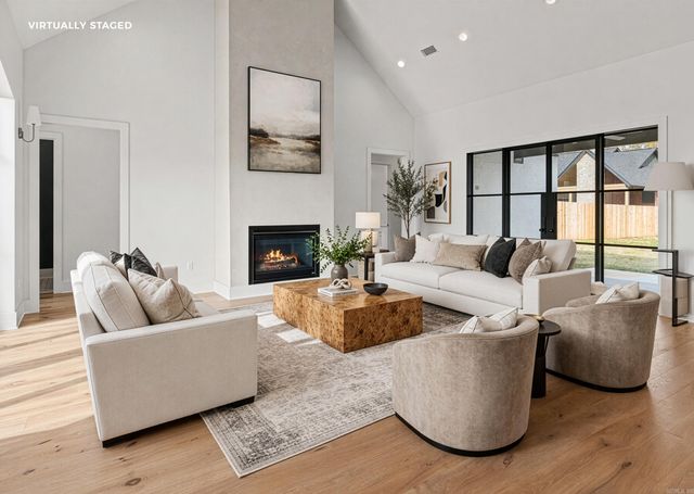 1600 Dolphin, Conway, AR 72034