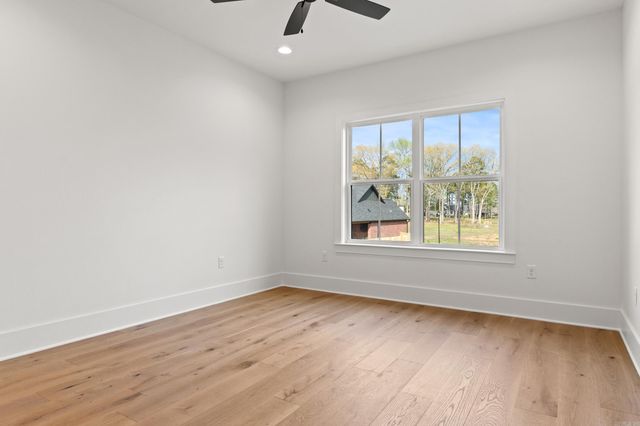 1600 Dolphin, Conway, AR 72034