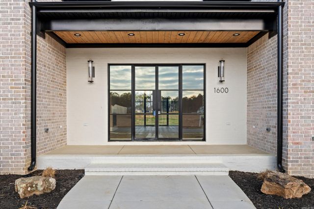 1600 Dolphin, Conway, AR 72034