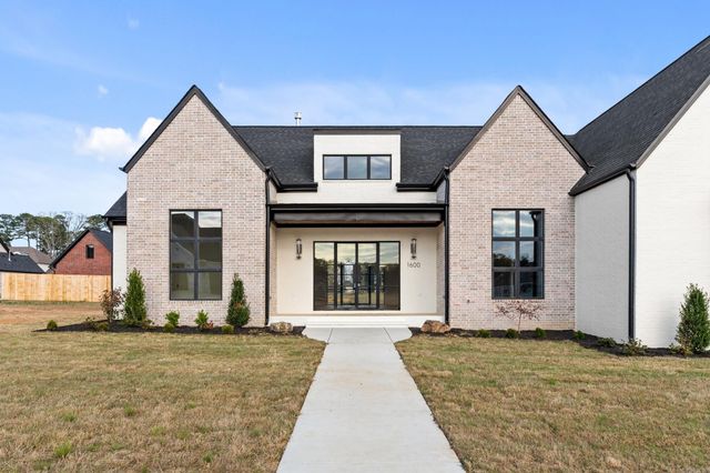 1600 Dolphin, Conway, AR 72034