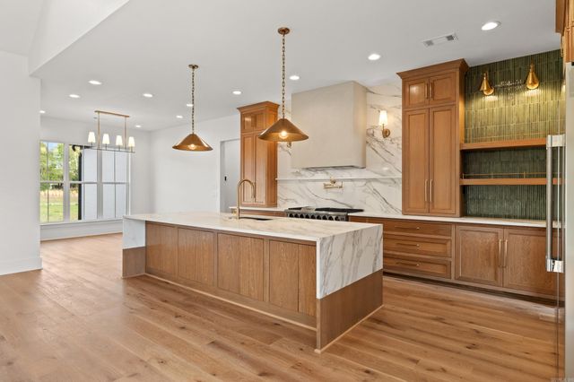 1600 Dolphin, Conway, AR 72034