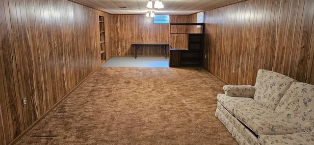823 Wayne Drive, Heath, OH 43056