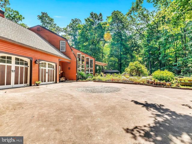 8132 COVERED BRIDGE RD, Quakertown, PA 18951