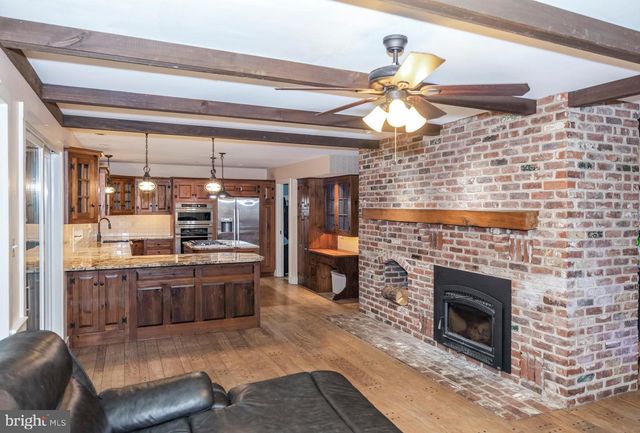 8132 COVERED BRIDGE RD, Quakertown, PA 18951