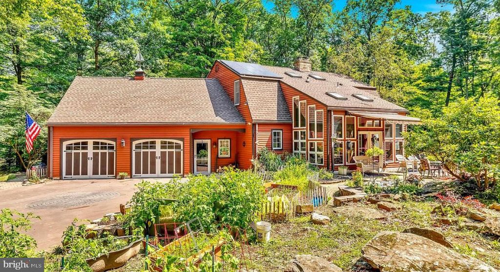 8132 COVERED BRIDGE RD, Quakertown, PA 18951