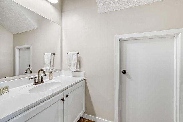 846 10th Avenue N, Minneapolis, MN 55411