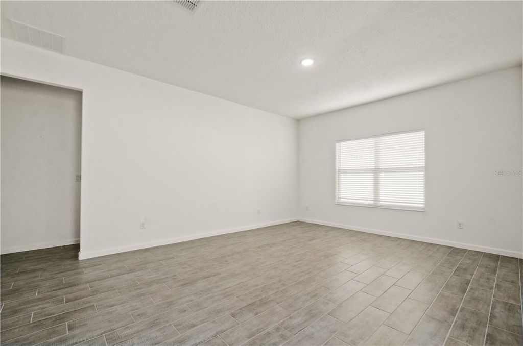 Image 14 of property listing at 1078 CHELAN FALLS DRIVE, Deland, FL 32724