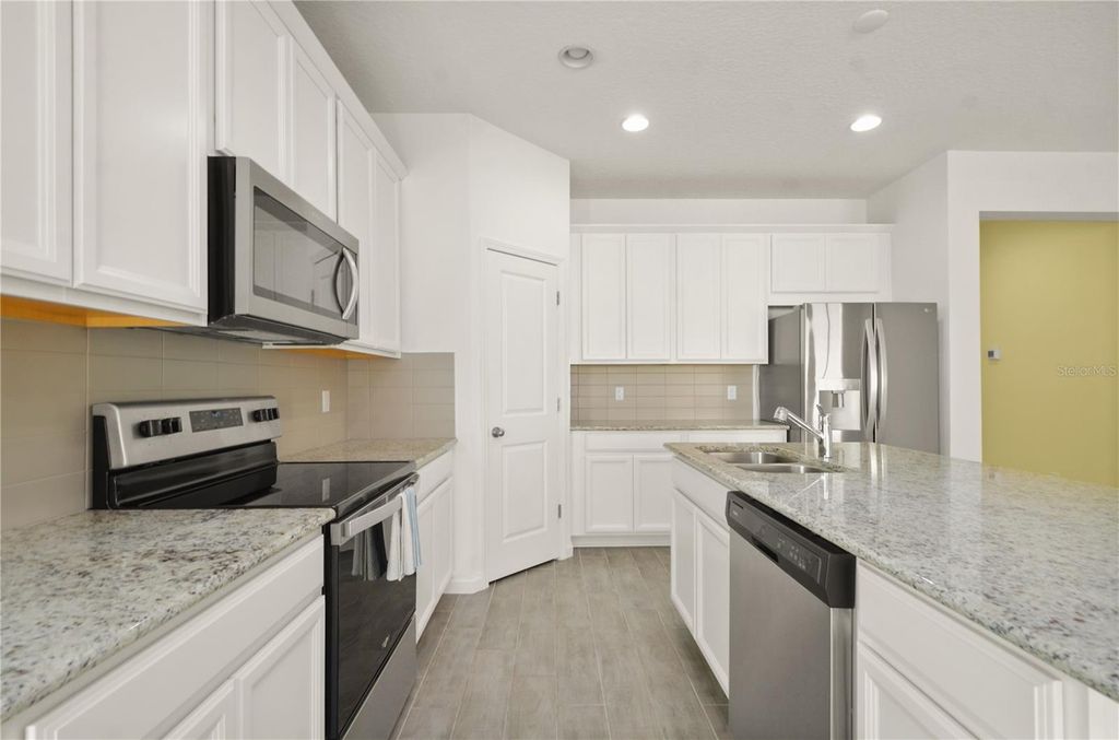 Image 8 of property listing at 1078 CHELAN FALLS DRIVE, Deland, FL 32724