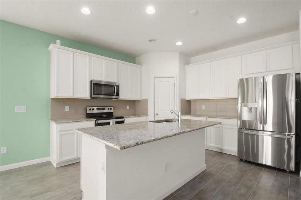 Image 9 of property listing at 1078 CHELAN FALLS DRIVE, Deland, FL 32724