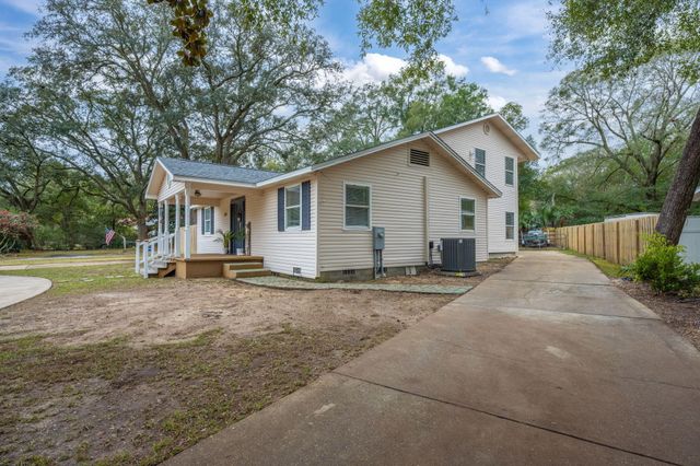 255 Edge Avenue, Valparaiso, FL 32580